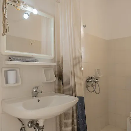 μπλε & Appart hôtel Chiliadou (Fokida)
